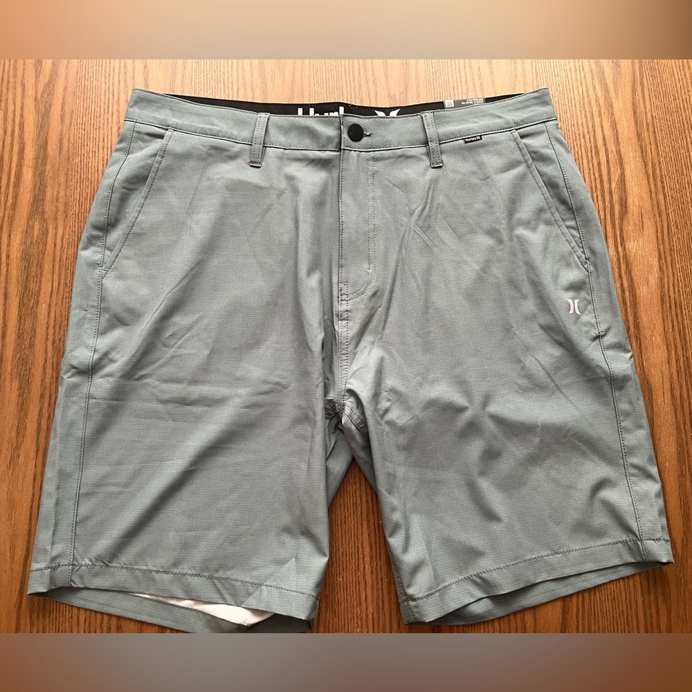 Hurley Men's green Hybrid walkshorts